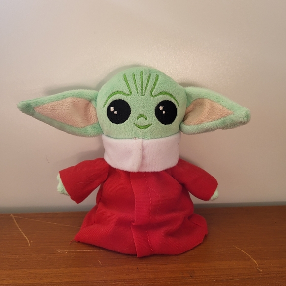 Star Wars Mandalorian GROGU Baby Yoda Plush Red Outfit No Candy Galerie - Picture 1 of 5